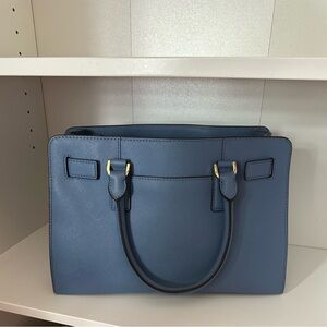 Sophisticated Blue Satchel with Structured Design